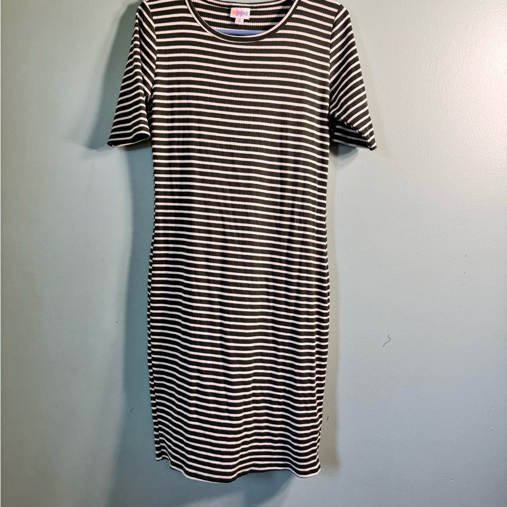 LuLaRoe Green and White Sheath Midi Dress Casual Crew Neck